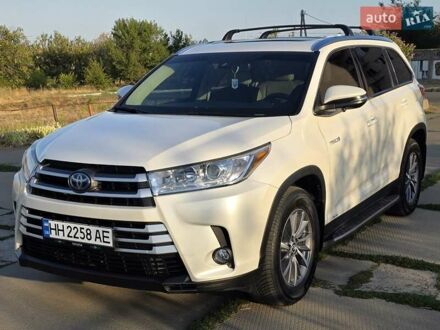 Тойота Хайлендер 2019 в Одессе на Automoto.ua Белый Тойота Хайлендер, объемом двигателя 3.46 л и пробегом 96 тыс. км за 35000 $, фото 1 на Automoto.ua
