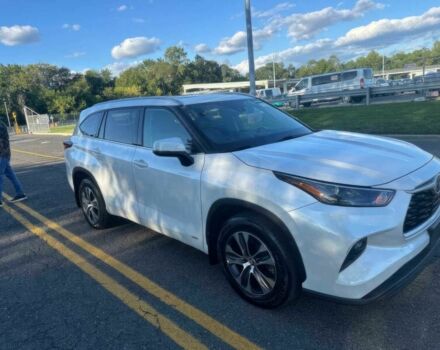 Белый Тойота Хайлендер, объемом двигателя 2.5 л и пробегом 12 тыс. км за 28750 $, фото 1 на Automoto.ua