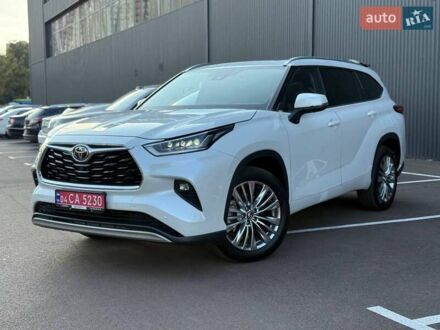 Тойота Хайлендер 2024 в Киеве на Automoto.ua Белый Тойота Хайлендер, объемом двигателя 2 л и пробегом 1 тыс. км за 56500 $, фото 1 на Automoto.ua