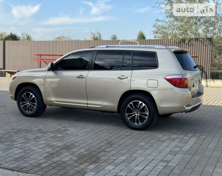 Бежевый Тойота Хайлендер, объемом двигателя 3.46 л и пробегом 280 тыс. км за 13200 $, фото 4 на Automoto.ua