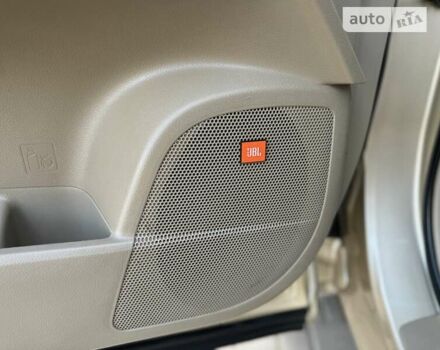 Бежевый Тойота Хайлендер, объемом двигателя 3.46 л и пробегом 280 тыс. км за 13200 $, фото 22 на Automoto.ua