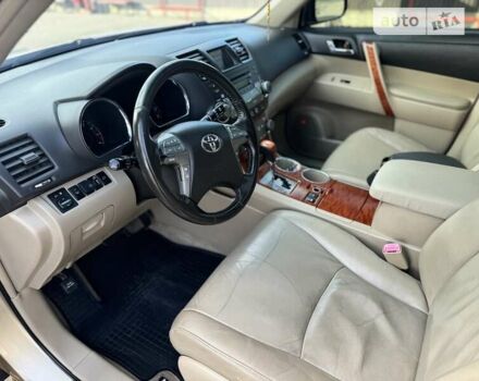 Бежевый Тойота Хайлендер, объемом двигателя 3.46 л и пробегом 280 тыс. км за 13200 $, фото 19 на Automoto.ua