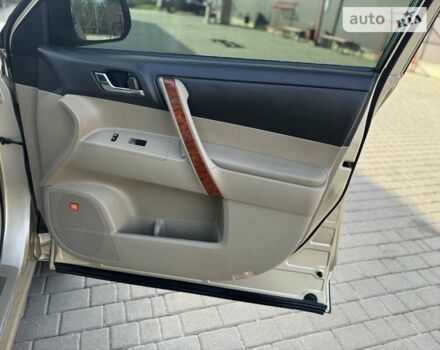 Бежевый Тойота Хайлендер, объемом двигателя 3.46 л и пробегом 280 тыс. км за 13200 $, фото 32 на Automoto.ua