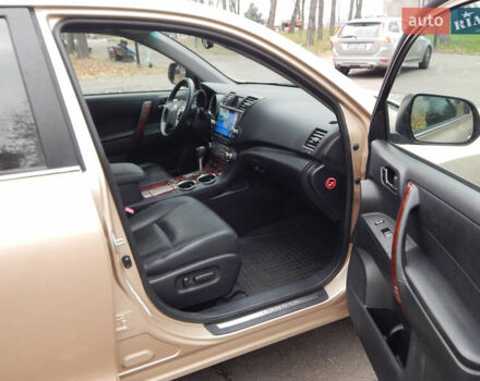 Бежевий Тойота Хайлендер, об'ємом двигуна 3.46 л та пробігом 232 тис. км за 14498 $, фото 26 на Automoto.ua