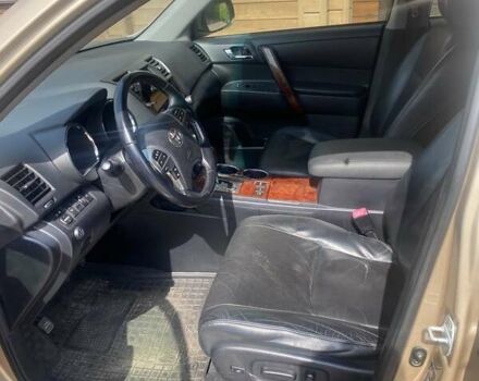 Бежевый Тойота Хайлендер, объемом двигателя 3.46 л и пробегом 231 тыс. км за 15000 $, фото 2 на Automoto.ua