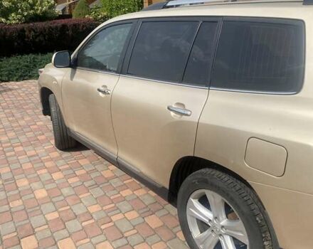 Бежевый Тойота Хайлендер, объемом двигателя 3.46 л и пробегом 231 тыс. км за 15000 $, фото 3 на Automoto.ua