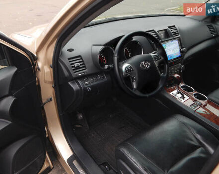 Бежевий Тойота Хайлендер, об'ємом двигуна 3.46 л та пробігом 232 тис. км за 14498 $, фото 20 на Automoto.ua