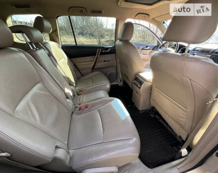Тойота Хайлендер 2011 в Верхнеднепровске на Automoto.ua Бежевый Тойота Хайлендер, объемом двигателя 3.49 л и пробегом 290 тыс. км за 18000 $, фото 5 на Automoto.ua