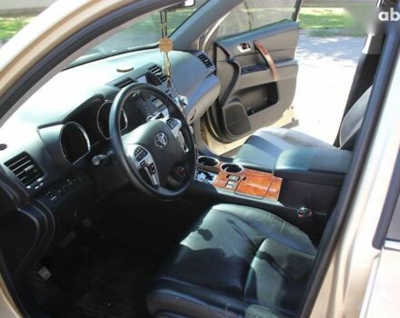 Бежевий Тойота Хайлендер, об'ємом двигуна 3.5 л та пробігом 113 тис. км за 17990 $, фото 21 на Automoto.ua