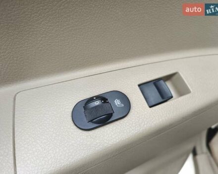 Бежевый Тойота Хайлендер, объемом двигателя 3.46 л и пробегом 302 тыс. км за 18600 $, фото 11 на Automoto.ua