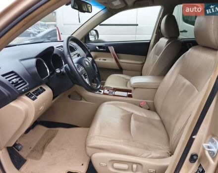 Бежевый Тойота Хайлендер, объемом двигателя 3.46 л и пробегом 302 тыс. км за 18600 $, фото 9 на Automoto.ua
