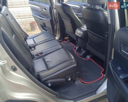 Бежевый Тойота Хайлендер, объемом двигателя 2.5 л и пробегом 170 тыс. км за 24500 $, фото 7 на Automoto.ua