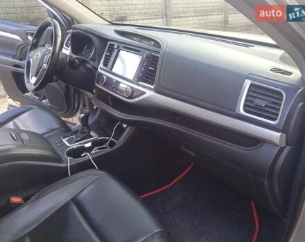 Бежевый Тойота Хайлендер, объемом двигателя 2.5 л и пробегом 170 тыс. км за 24500 $, фото 8 на Automoto.ua