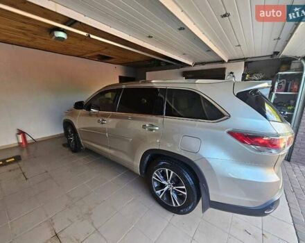 Тойота Хайлендер 2016 в Киеве на Automoto.ua Бежевый Тойота Хайлендер, объемом двигателя 3.55 л и пробегом 165 тыс. км за 24500 $, фото 1 на Automoto.ua