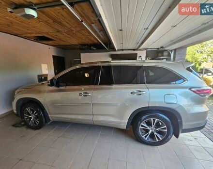 Тойота Хайлендер 2016 в Киеве на Automoto.ua Бежевый Тойота Хайлендер, объемом двигателя 3.55 л и пробегом 165 тыс. км за 24500 $, фото 2 на Automoto.ua