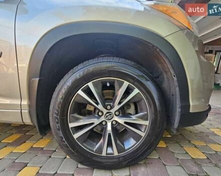 Тойота Хайлендер 2016 в Киеве на Automoto.ua Бежевый Тойота Хайлендер, объемом двигателя 3.55 л и пробегом 165 тыс. км за 24500 $, фото 8 на Automoto.ua