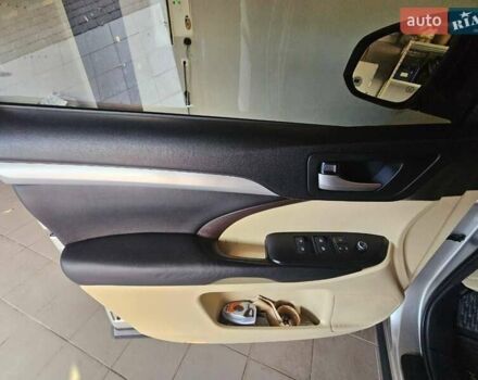 Тойота Хайлендер 2016 в Киеве на Automoto.ua Бежевый Тойота Хайлендер, объемом двигателя 3.55 л и пробегом 165 тыс. км за 24500 $, фото 4 на Automoto.ua