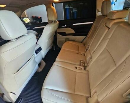 Тойота Хайлендер 2016 в Киеве на Automoto.ua Бежевый Тойота Хайлендер, объемом двигателя 3.55 л и пробегом 165 тыс. км за 24500 $, фото 13 на Automoto.ua