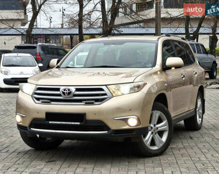 Бежевый Тойота Хайлендер, объемом двигателя 3.46 л и пробегом 302 тыс. км за 18600 $, фото 1 на Automoto.ua