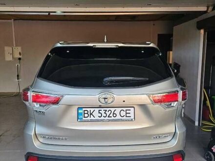 Тойота Хайлендер 2016 в Киеве на Automoto.ua Бежевый Тойота Хайлендер, объемом двигателя 3.55 л и пробегом 165 тыс. км за 24500 $, фото 1 на Automoto.ua