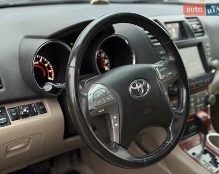 Черный Тойота Хайлендер, объемом двигателя 3.5 л и пробегом 257 тыс. км за 11990 $, фото 12 на Automoto.ua