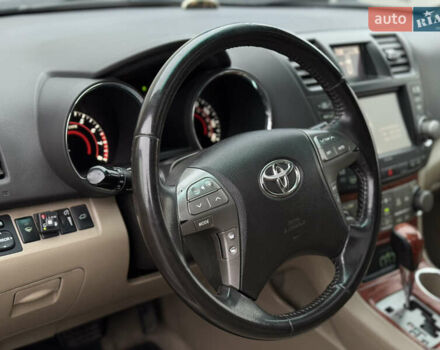 Чорний Тойота Хайлендер, об'ємом двигуна 3.5 л та пробігом 257 тис. км за 12800 $, фото 16 на Automoto.ua
