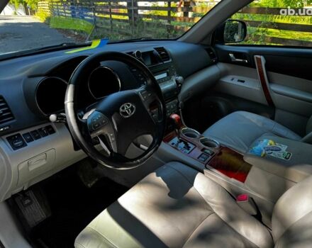 Черный Тойота Хайлендер, объемом двигателя 3.5 л и пробегом 473 тыс. км за 15290 $, фото 13 на Automoto.ua