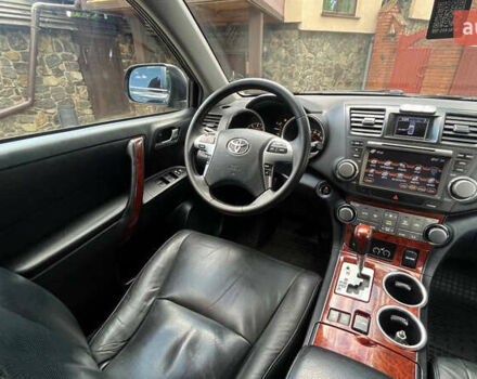 Чорний Тойота Хайлендер, об'ємом двигуна 3.46 л та пробігом 275 тис. км за 14900 $, фото 14 на Automoto.ua
