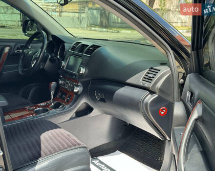 Черный Тойота Хайлендер, объемом двигателя 3.5 л и пробегом 291 тыс. км за 15990 $, фото 14 на Automoto.ua