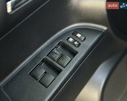 Черный Тойота Хайлендер, объемом двигателя 3.46 л и пробегом 250 тыс. км за 17500 $, фото 5 на Automoto.ua