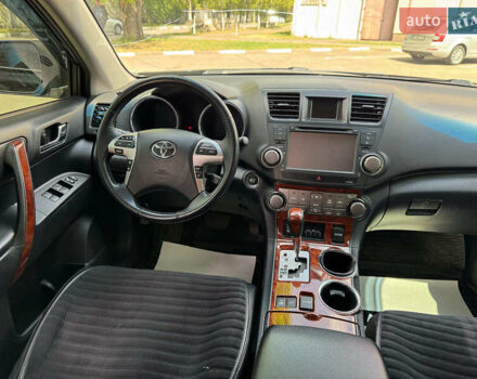 Черный Тойота Хайлендер, объемом двигателя 3.5 л и пробегом 291 тыс. км за 15990 $, фото 16 на Automoto.ua