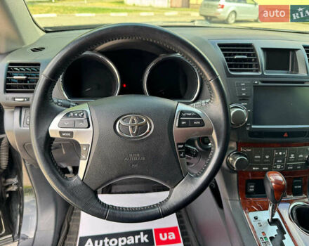 Черный Тойота Хайлендер, объемом двигателя 3.5 л и пробегом 291 тыс. км за 15990 $, фото 21 на Automoto.ua