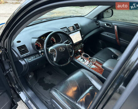 Черный Тойота Хайлендер, объемом двигателя 3.5 л и пробегом 250 тыс. км за 14999 $, фото 12 на Automoto.ua