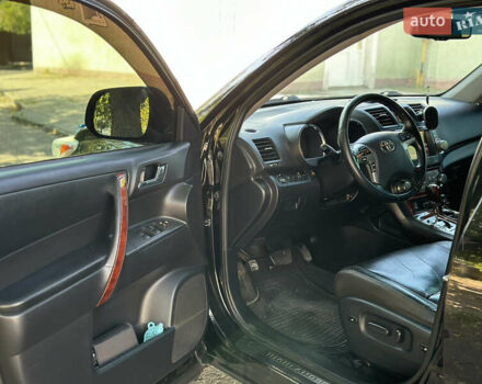 Черный Тойота Хайлендер, объемом двигателя 3.46 л и пробегом 250 тыс. км за 17500 $, фото 8 на Automoto.ua