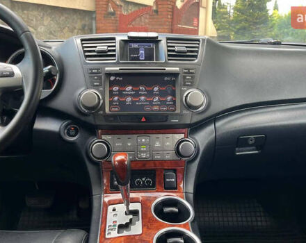 Чорний Тойота Хайлендер, об'ємом двигуна 3.46 л та пробігом 275 тис. км за 14900 $, фото 10 на Automoto.ua