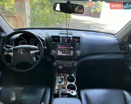 Черный Тойота Хайлендер, объемом двигателя 3.46 л и пробегом 250 тыс. км за 17500 $, фото 11 на Automoto.ua