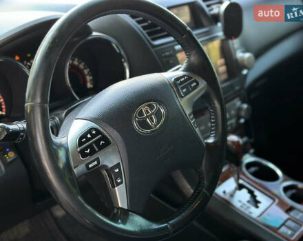 Черный Тойота Хайлендер, объемом двигателя 3.46 л и пробегом 250 тыс. км за 17500 $, фото 7 на Automoto.ua