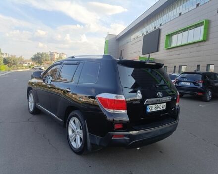 Черный Тойота Хайлендер, объемом двигателя 3.5 л и пробегом 260 тыс. км за 16500 $, фото 1 на Automoto.ua