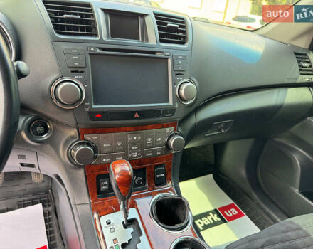 Черный Тойота Хайлендер, объемом двигателя 3.5 л и пробегом 291 тыс. км за 15990 $, фото 24 на Automoto.ua