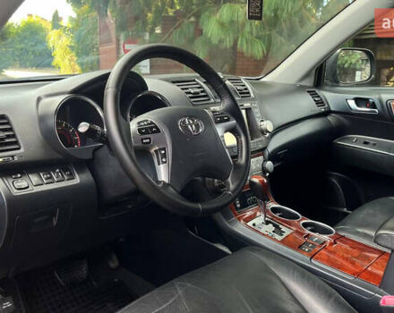 Чорний Тойота Хайлендер, об'ємом двигуна 3.46 л та пробігом 275 тис. км за 14900 $, фото 23 на Automoto.ua