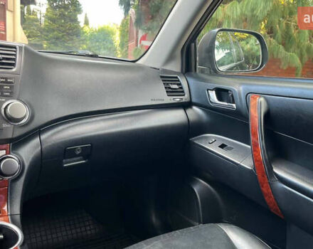 Чорний Тойота Хайлендер, об'ємом двигуна 3.46 л та пробігом 275 тис. км за 14900 $, фото 11 на Automoto.ua