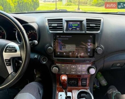 Черный Тойота Хайлендер, объемом двигателя 3.46 л и пробегом 183 тыс. км за 17500 $, фото 6 на Automoto.ua