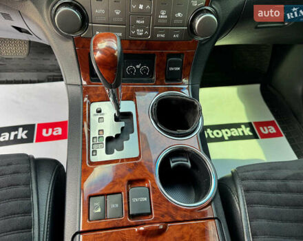 Черный Тойота Хайлендер, объемом двигателя 3.5 л и пробегом 291 тыс. км за 15990 $, фото 26 на Automoto.ua