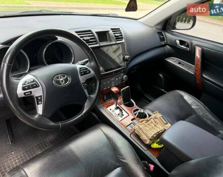 Черный Тойота Хайлендер, объемом двигателя 3.46 л и пробегом 183 тыс. км за 17500 $, фото 7 на Automoto.ua