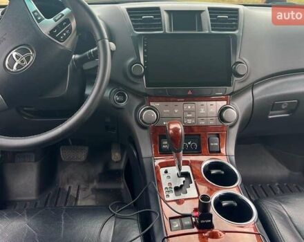 Черный Тойота Хайлендер, объемом двигателя 3.46 л и пробегом 243 тыс. км за 17500 $, фото 12 на Automoto.ua