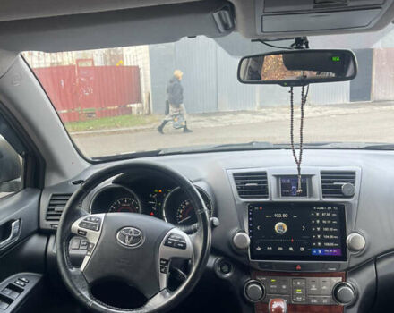 Черный Тойота Хайлендер, объемом двигателя 3.46 л и пробегом 280 тыс. км за 17700 $, фото 1 на Automoto.ua