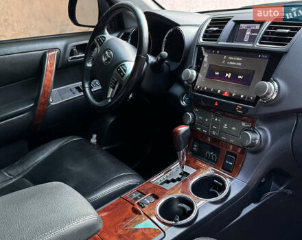 Черный Тойота Хайлендер, объемом двигателя 3.46 л и пробегом 330 тыс. км за 18700 $, фото 12 на Automoto.ua