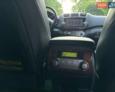 Черный Тойота Хайлендер, объемом двигателя 3.46 л и пробегом 330 тыс. км за 18700 $, фото 15 на Automoto.ua