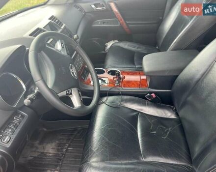 Черный Тойота Хайлендер, объемом двигателя 3.46 л и пробегом 243 тыс. км за 17500 $, фото 9 на Automoto.ua