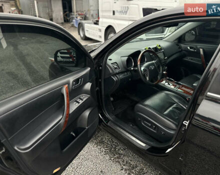 Черный Тойота Хайлендер, объемом двигателя 3.46 л и пробегом 203 тыс. км за 17000 $, фото 31 на Automoto.ua